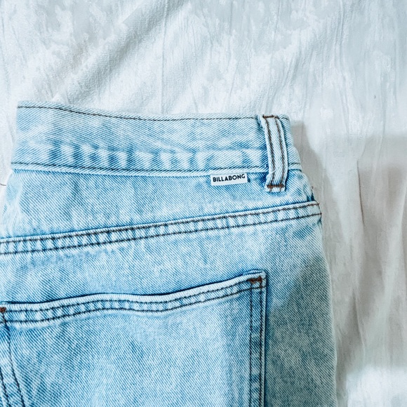 Billabong Jean Shorts - Picture 2 of 4